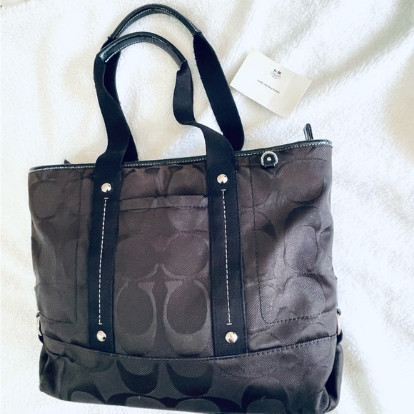 Coach Canvas Tote โ Black with Pink Interior, Stylish & Functional! ๐๐ - Picture 12 of 16